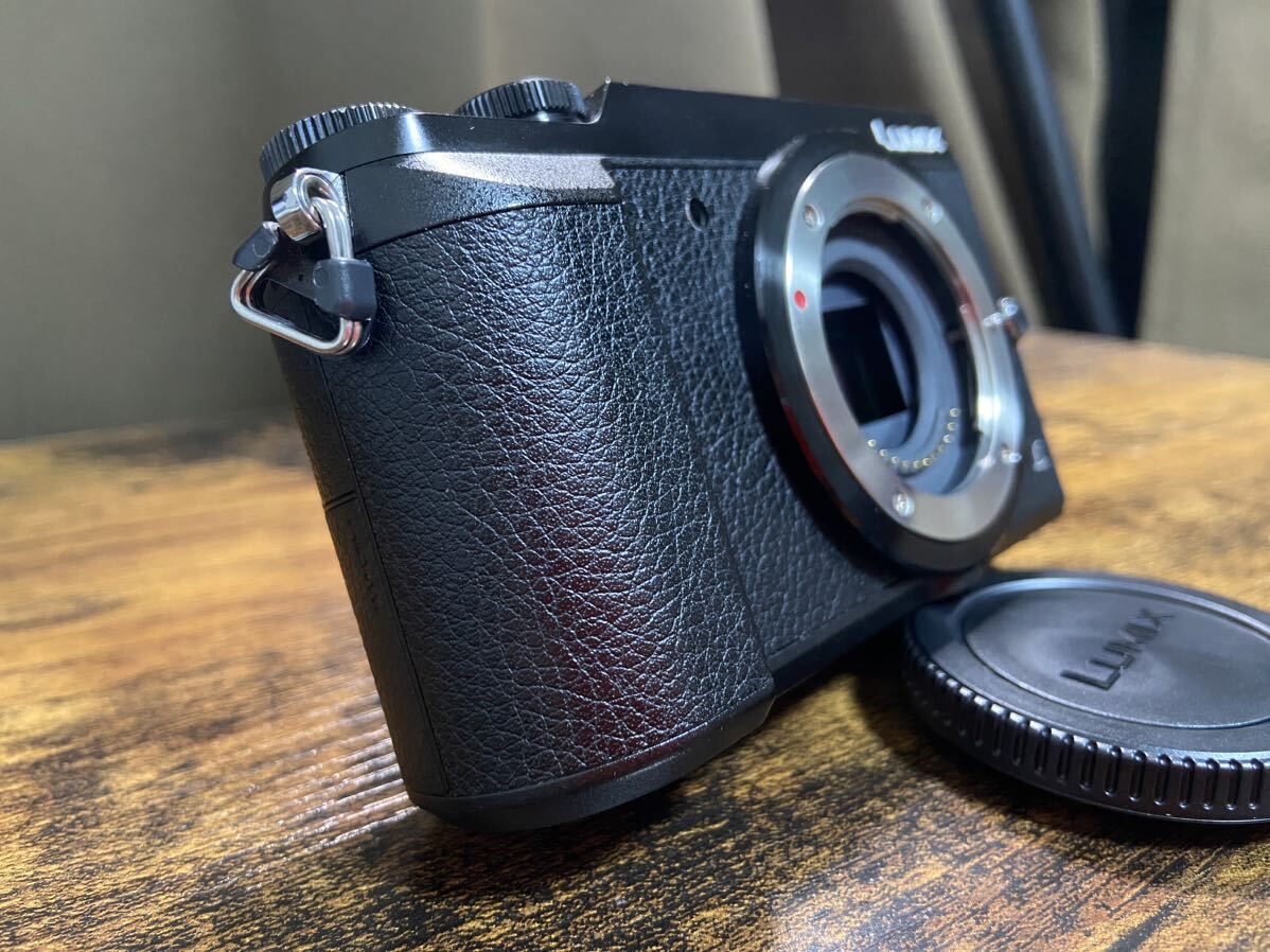 13930円 極美品 ショット数11051回 LUMIX GX7MK2 ブラック 13930円 極美品 ショット数11051回 LUMIX GX7MK2 ブラック