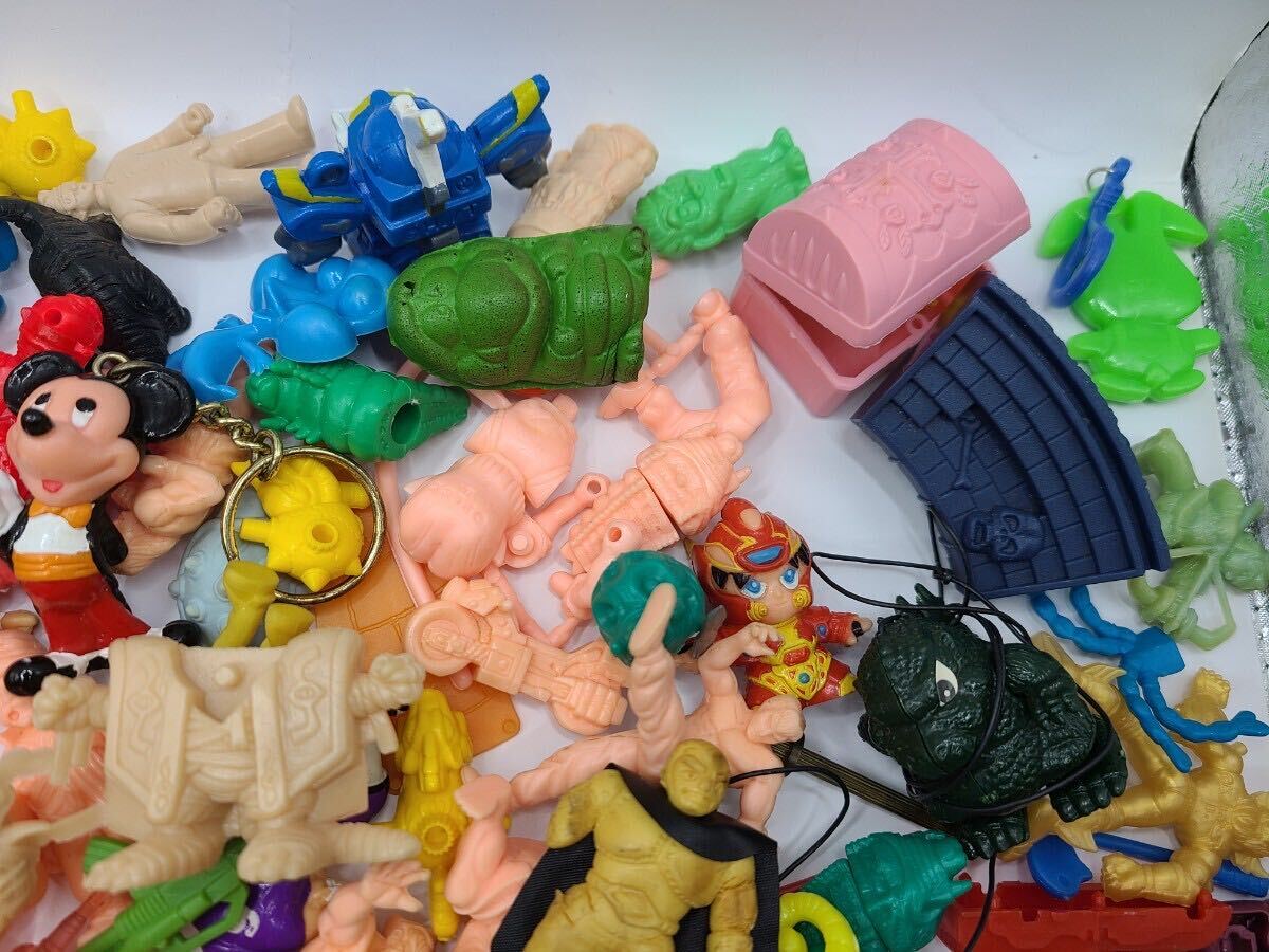 おもちゃ　消しゴム プラ　食玩　フィギュア 大量　ゴジラ　聖闘士星矢　ロボット　怪獣等　_画像5