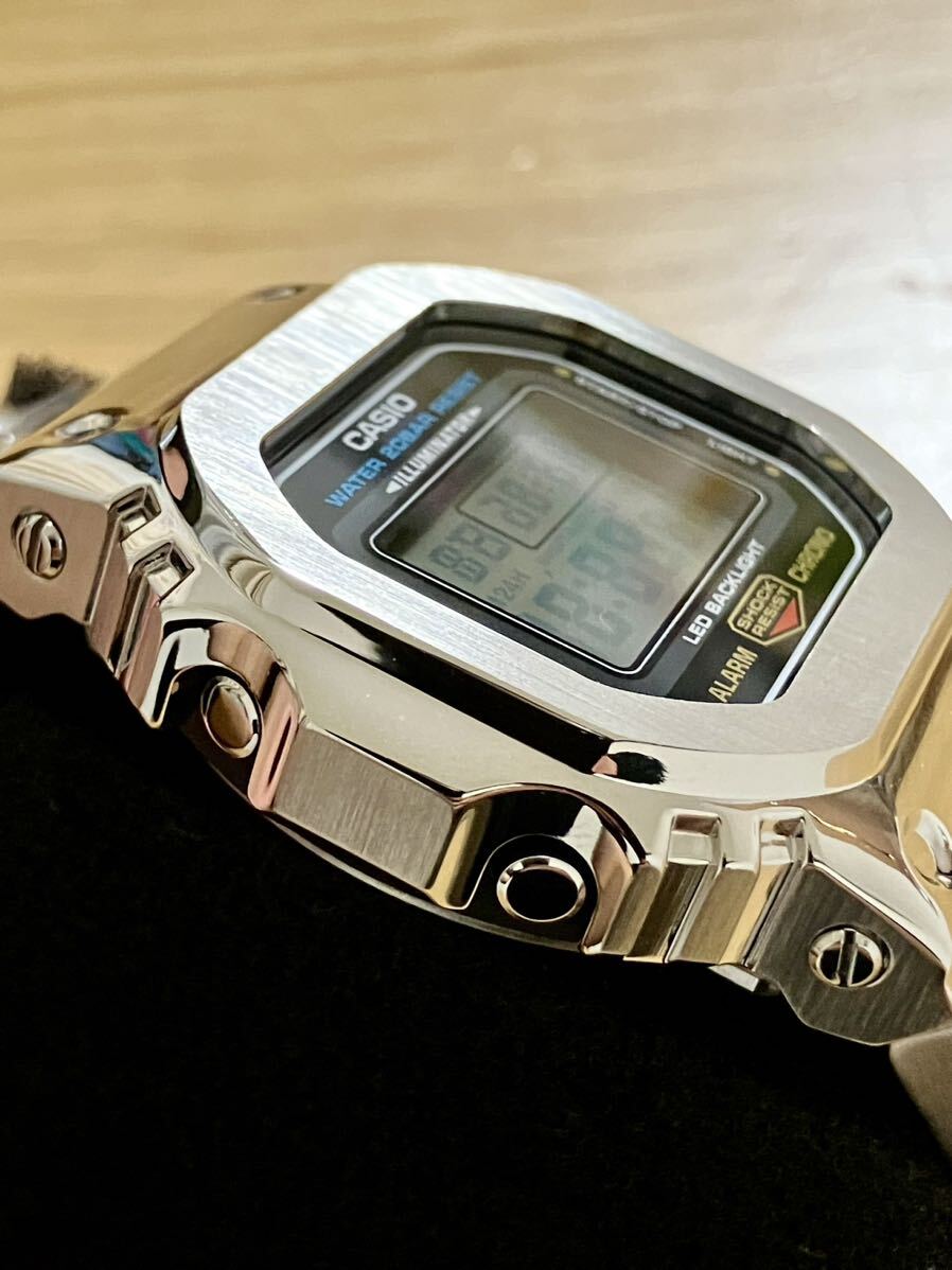 新品 フルメタル CASIO カシオG-SHOCK GショックDW-5600UE DW-5600 カスタム 本体付き デジタル腕時計 ステンレス シルバーベゼル＆ベルトの画像4