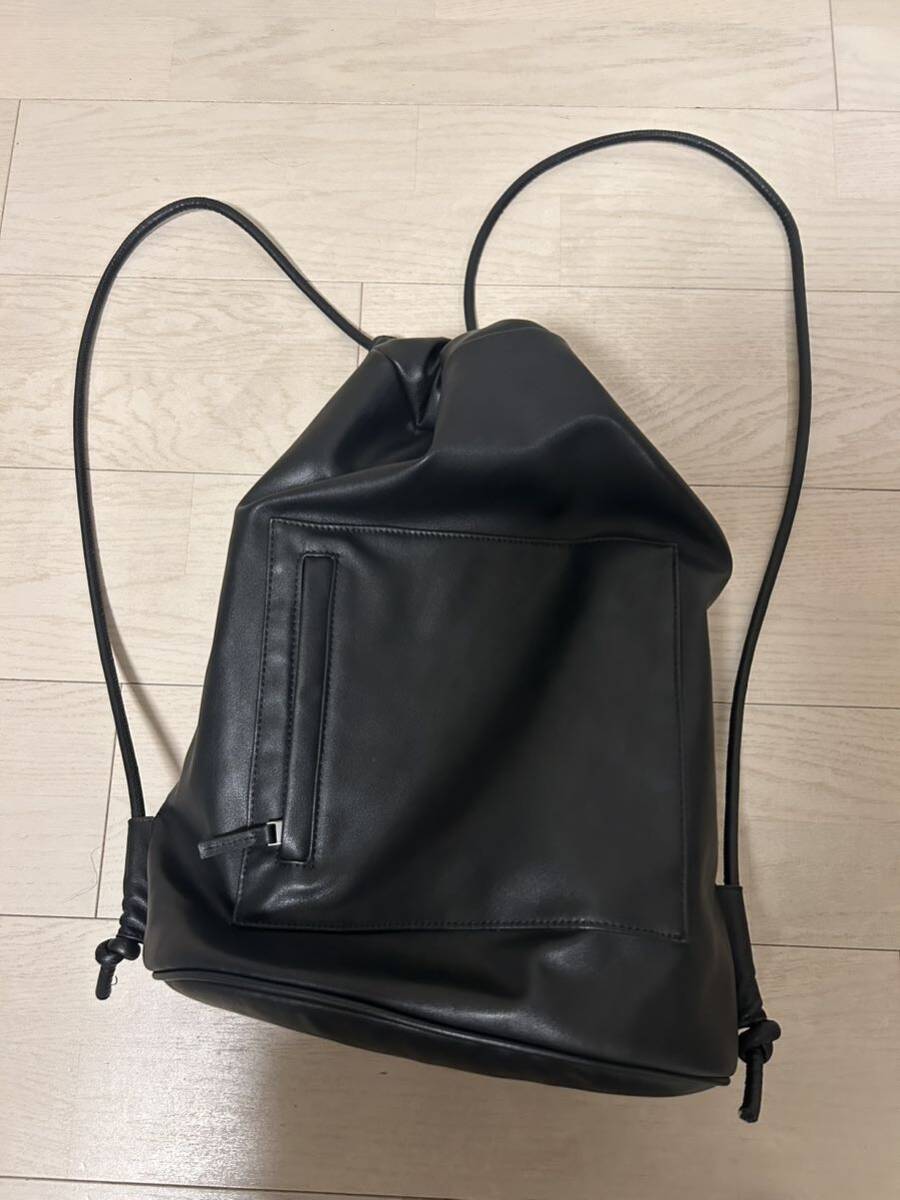 送料無料 ZARA フェイクレザー PU バックパック リュック ナップサック ザラ レザー 黒 ブラック バック 鞄 バッグ bag の画像1