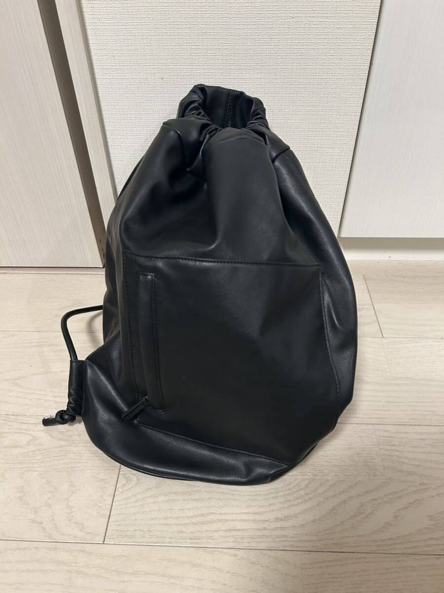 送料無料 ZARA フェイクレザー PU バックパック リュック ナップサック ザラ レザー 黒 ブラック バック 鞄 バッグ bag の画像3