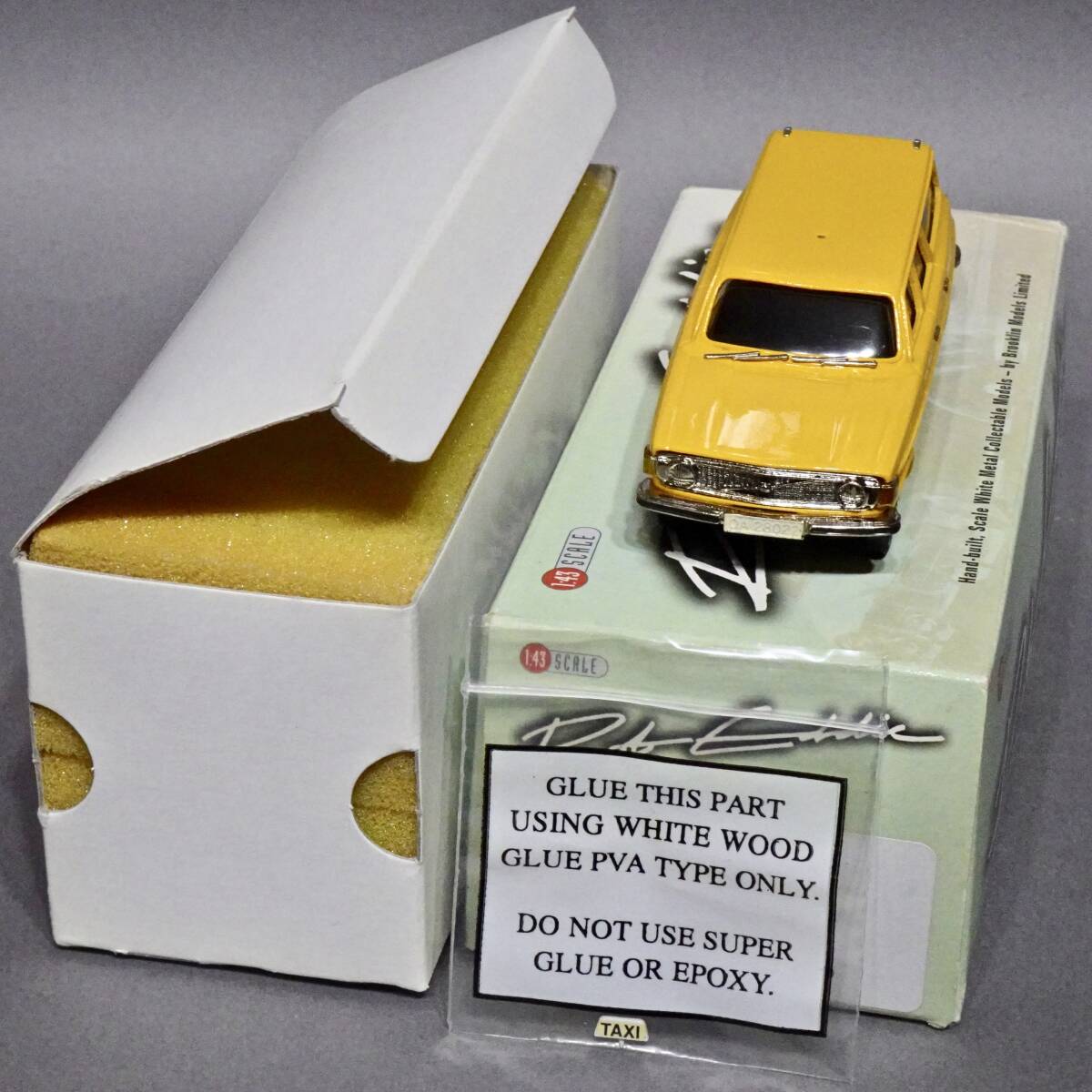 [ロベティモデル]ボルボ145タクシー1973年/ホワイトメタル製(1/43)ブルックリンモデル