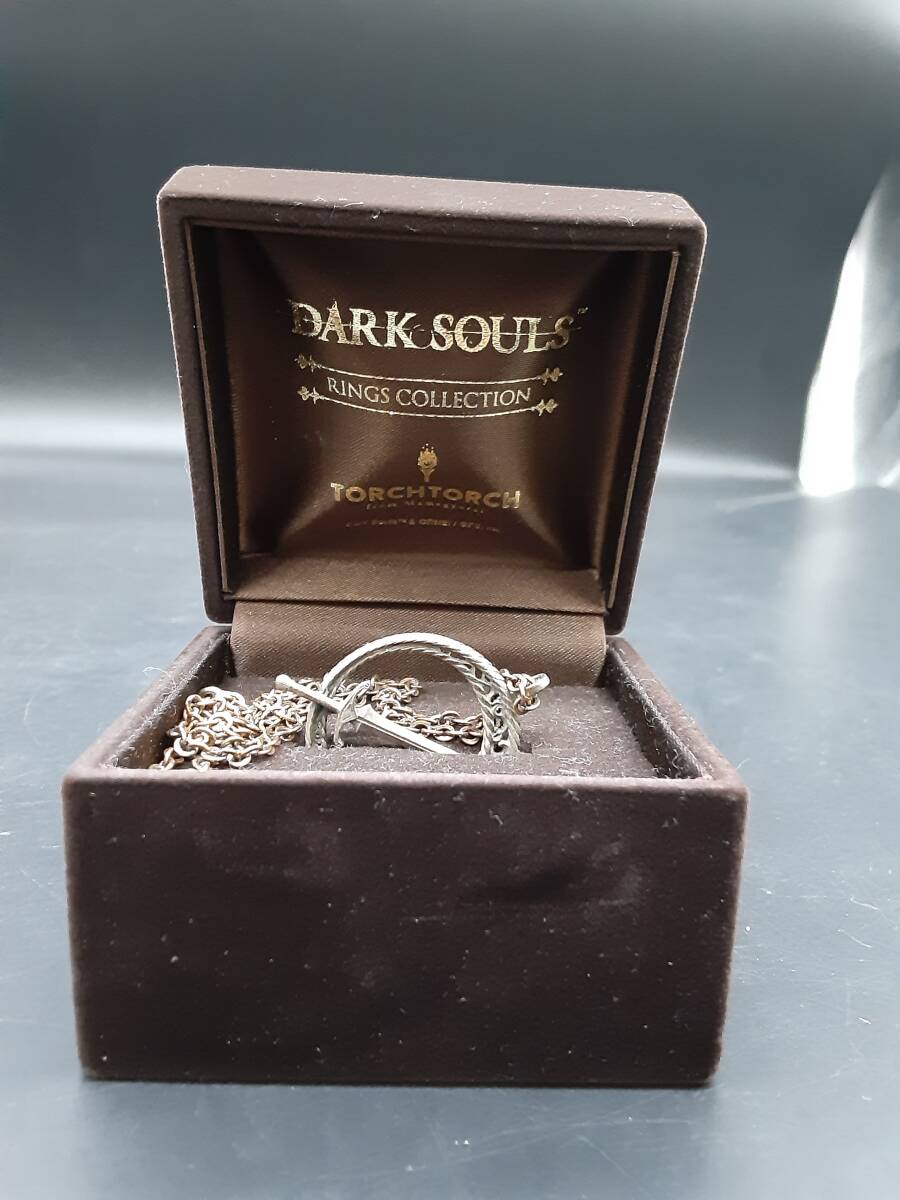 ta0408/06/24 中古品 アクセサリー DARK SOULS × TORCH TORCH 暗月の剣のペンダントの画像2