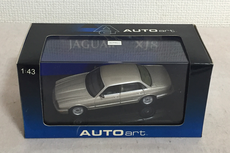 未使用保管品 AUTO art オートアート ジャガー XJ8 GOLD (X300/308) 1/43 JAGUAR オートアート53573の画像5