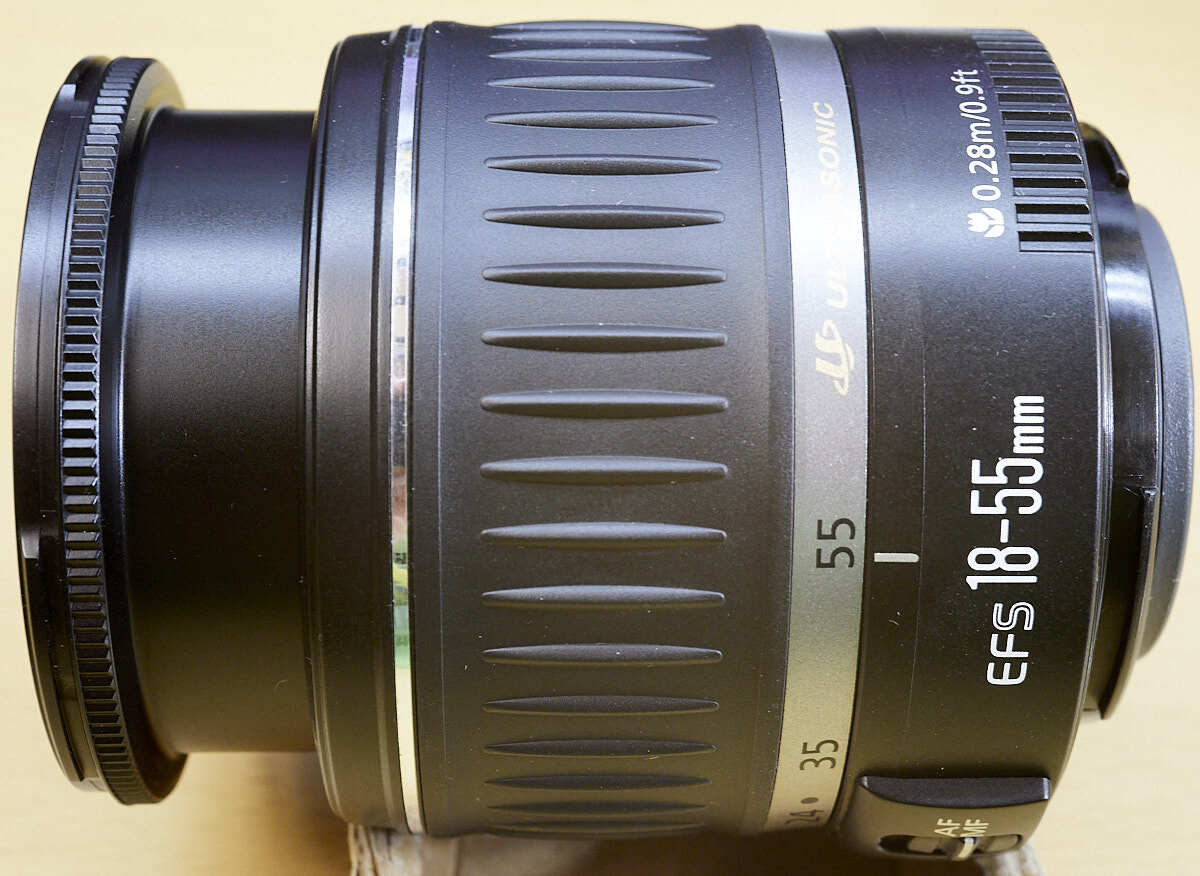 キヤノン EF-S18-55mm F3.5-5.6 USM (II型) 動作品(209) 前後キャップ付 完動 撮影OKの画像2