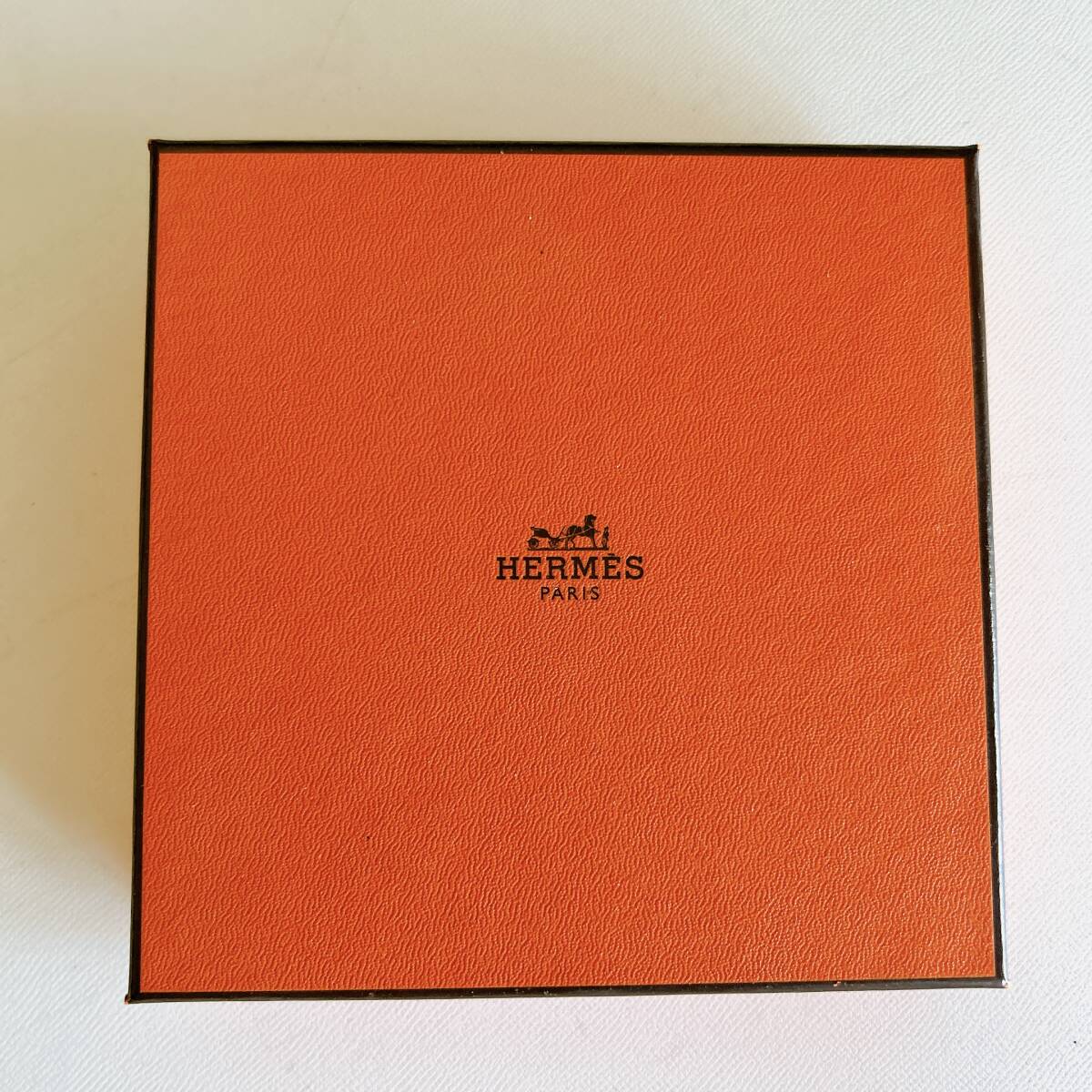 １円スタート ※箱のみ HERMES エルメス 香水 空箱 BOX ボックス 外箱 収納箱 オレンジ サイズ 約14×14cm_画像1