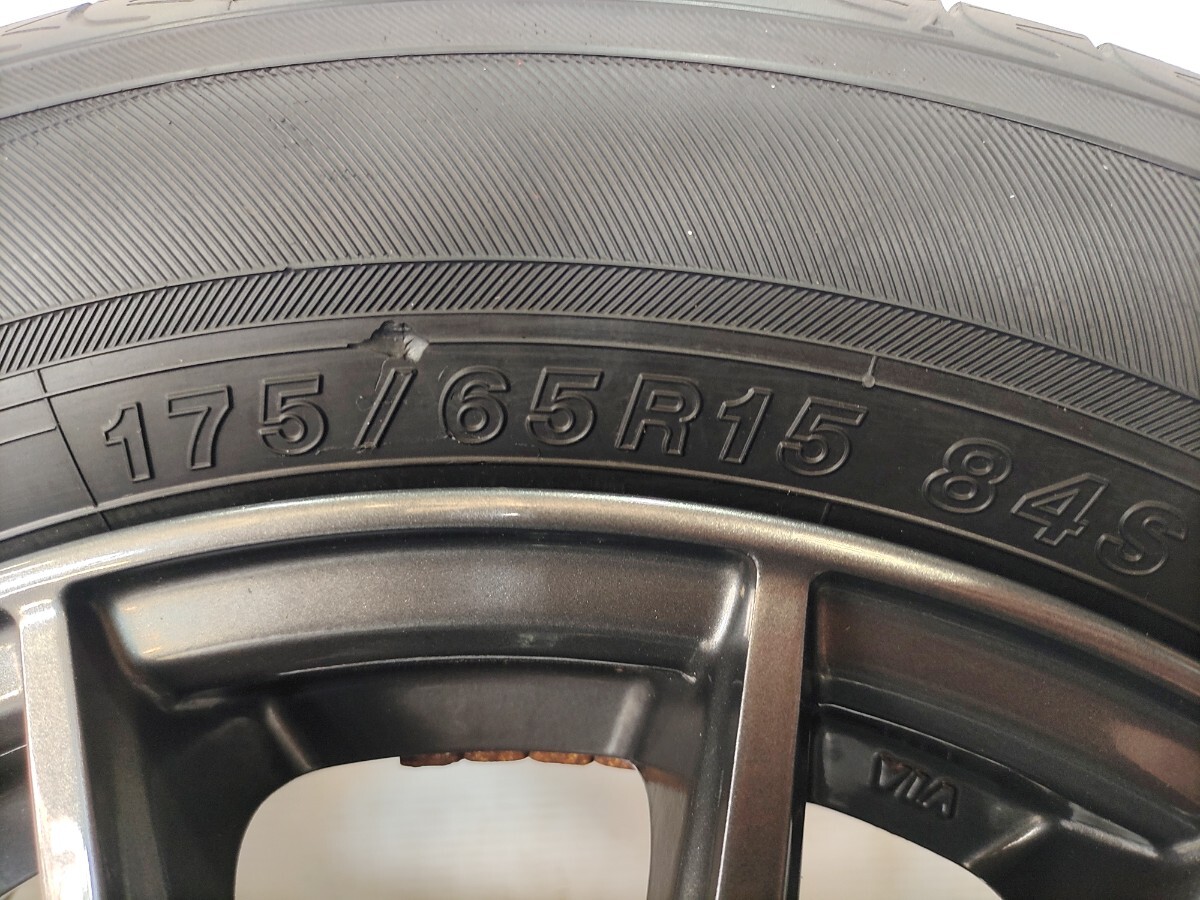 ◆M-258◆175/65R15 ヨコハマ BIu Earth 22年製 中古社外ホイール付き夏スタイヤ4本セット アクア ヴィッツ フィットなどの画像8