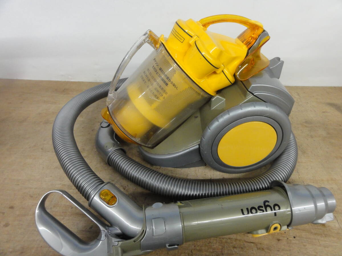 ♪ Dyson ダイソン サイクロン掃除機 DC22 / DC12 2台 まとめ 通電確認 ※ジャンク品 ■１４０_画像2