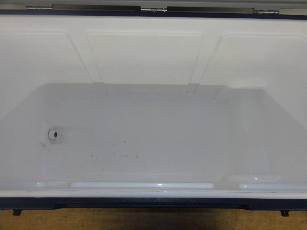 ♪ イグルー IgLoo MAXCOLD GLIDE 110QT 104L キャスター付き 大型 クーラーボックス サイズ約：93×46×50㎝ ※現状品 ■２００の画像4