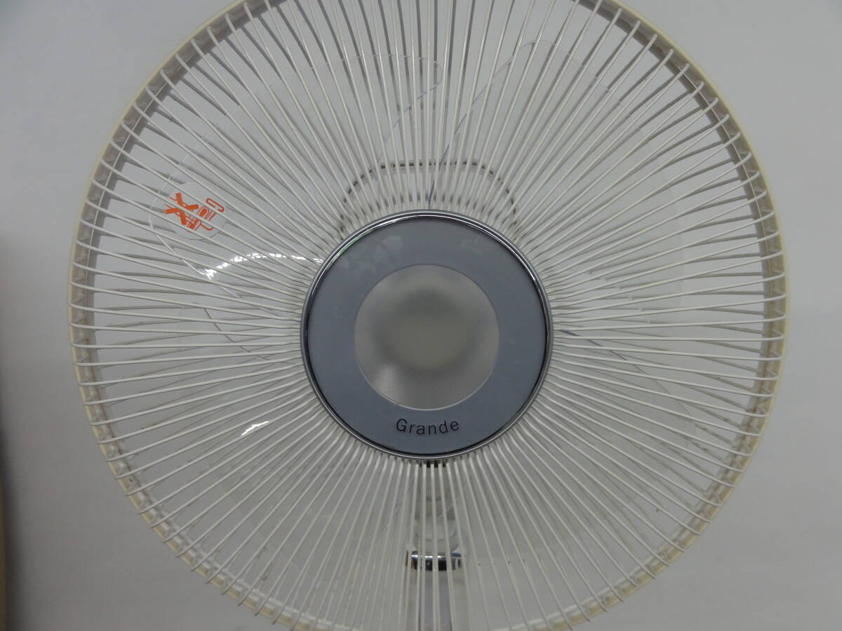 ♪東芝 TOSHIBA 30cm羽根 リビング扇 扇風機 F-LP7(W) リモコン付 全高79～110cm 通電確認 ※現状品 ■１４０の画像4