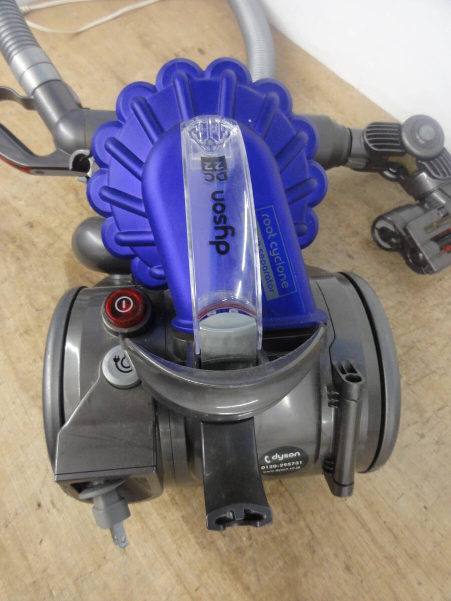 ♪ Dyson ダイソン サイクロン掃除機 DC22 通電確認 ヘッド回転 ※現状品　■１４０_画像3