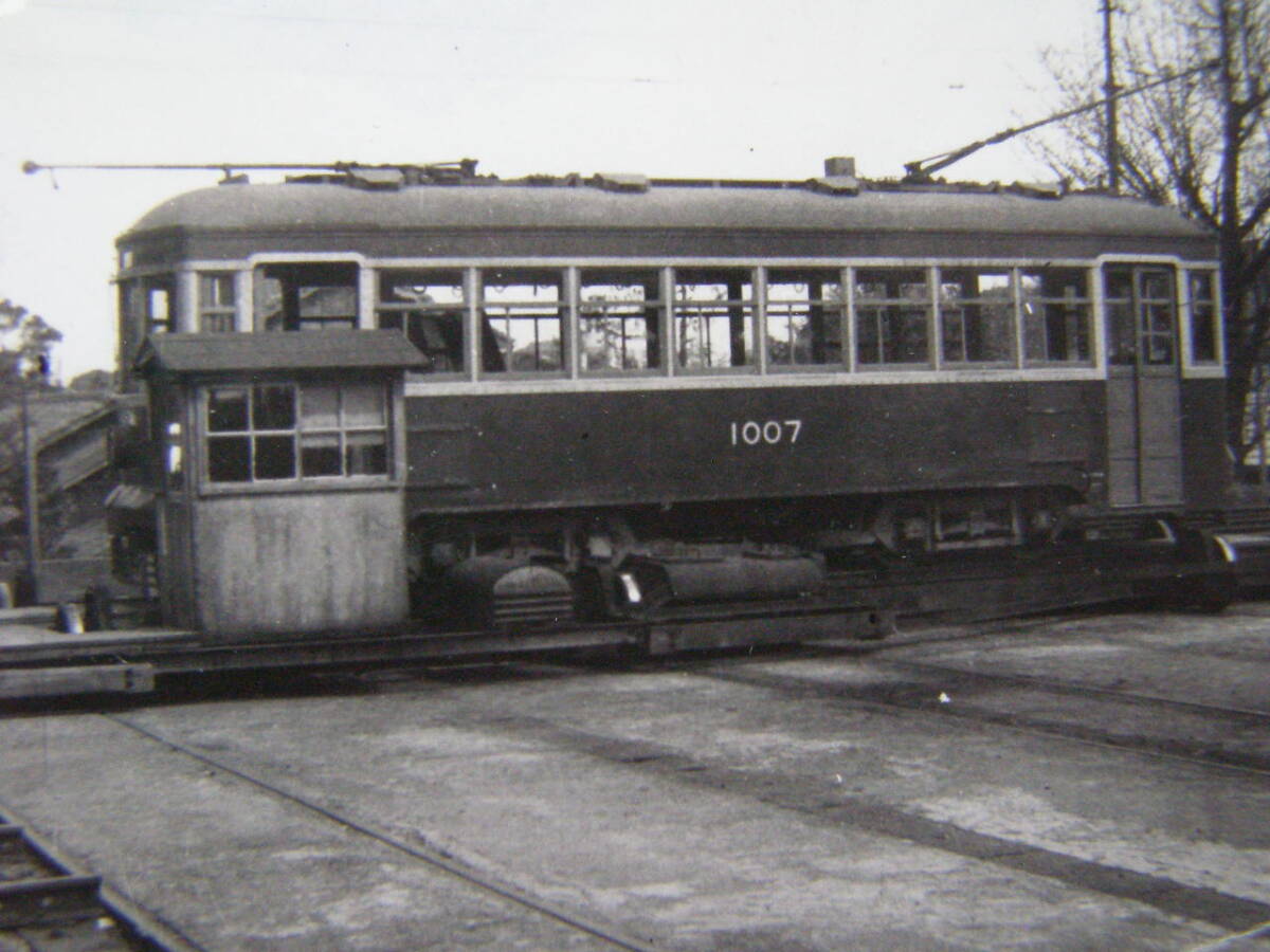 (J52)569 写真 古写真 電車 鉄道 鉄道写真 都電 東京都電 1007 昭和25年4月13日 目黒車庫 路面電車 はがれた跡が薄くなっていますの画像2