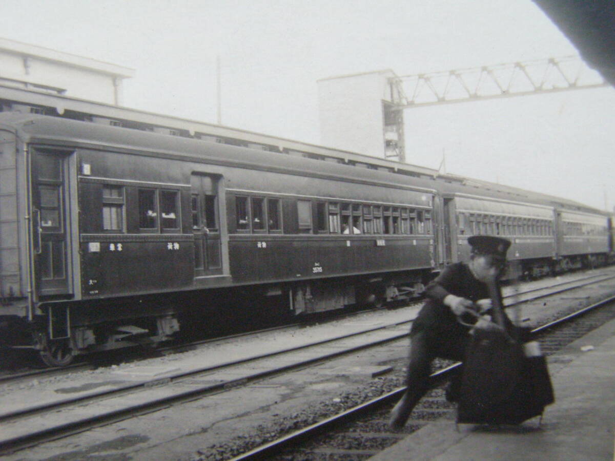 (J53)983 写真 古写真 電車 鉄道 鉄道写真 スハニ 35700 鳥取駅 貨車 荷物_画像2