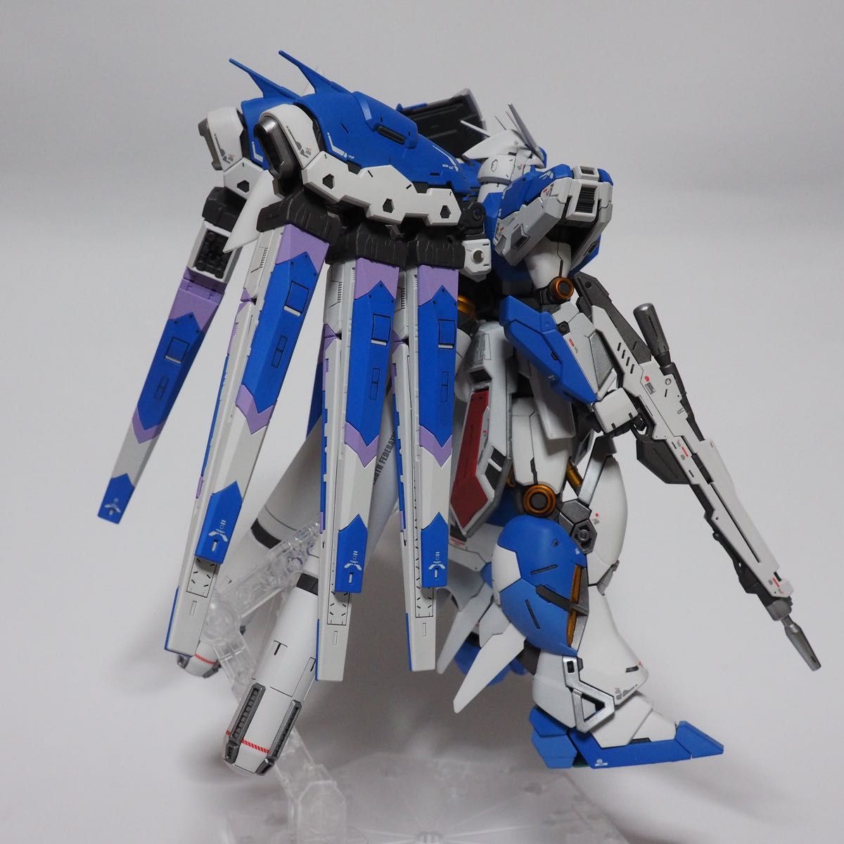 RG 1/144 Hi-ν ガンダム(ハイニューガンダム)塗装済完成品 RG 1/144 Hi-ν ガンダム(ハイニューガンダム)塗装済完成品
