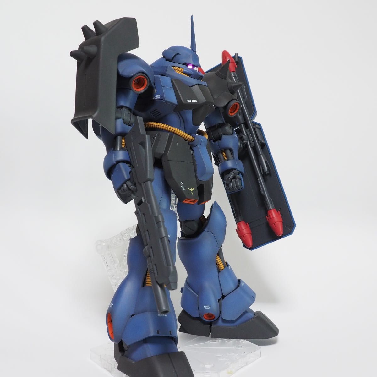 MG 1/100 ギラ・ドーガ レズン・シュナイダー専用機 塗装済完成 MG 1/100 ギラ・ドーガ レズン・シュナイダー専用機 塗装済完成