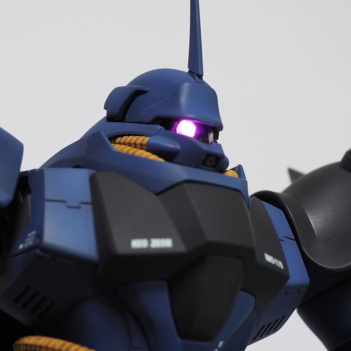 MG 1/100 ギラ・ドーガ レズン・シュナイダー専用機 塗装済完成 MG 1/100 ギラ・ドーガ レズン・シュナイダー専用機 塗装済完成