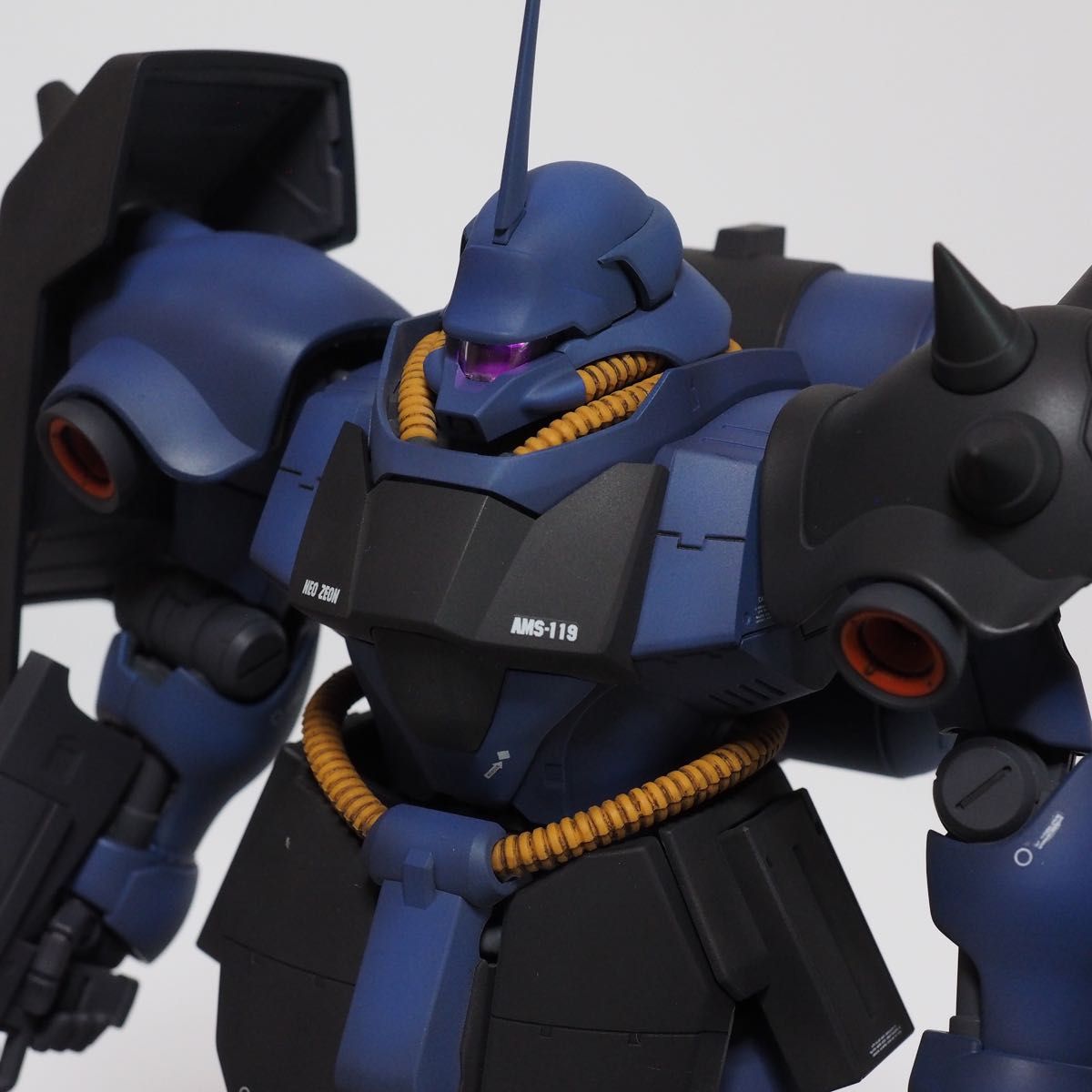 MG 1/100 ギラ・ドーガ レズン・シュナイダー専用機 塗装済完成 MG 1/100 ギラ・ドーガ レズン・シュナイダー専用機 塗装済完成