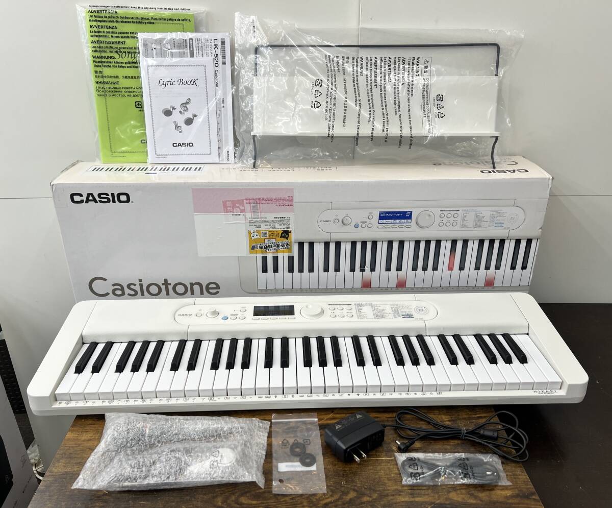 ★美品・2023年製★CASIO/カシオ【 61鍵 Casiotone 光ナビゲーション 電子ピアノ 取説・他 付属品多数（マイク等未開封も有り）】LK-520の画像1