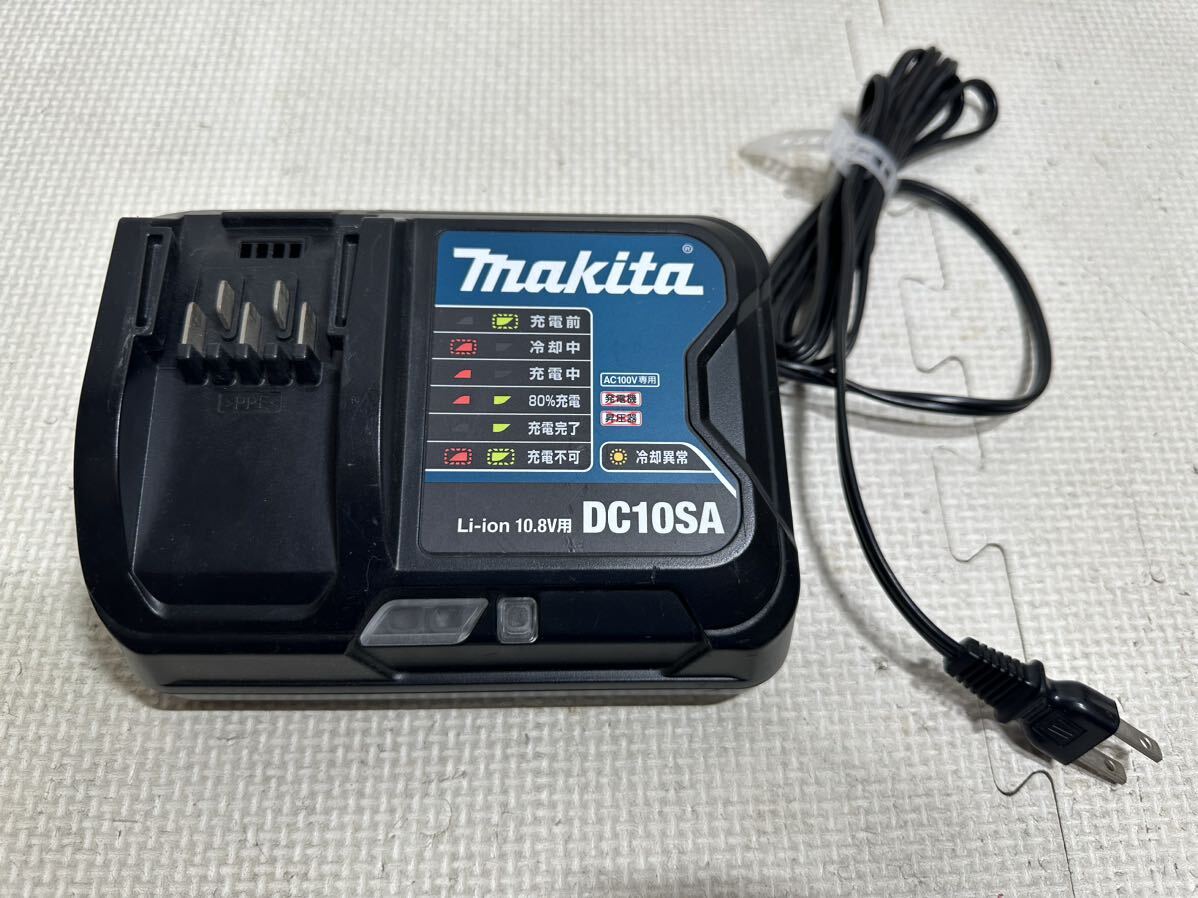 動作品 makita マキタ Li-ion 10.8V用 DC10SA 充電器★通電確認済み現状品ジャンク扱いの画像1