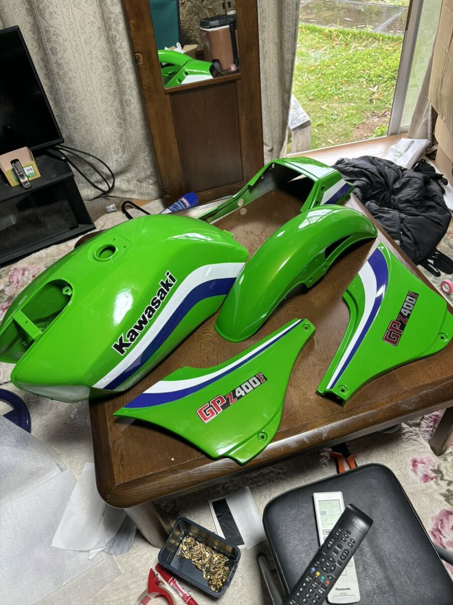 GPZ400f外装 外装セット 外装一式 ガソリンタンク テールカウル タンク フロントフェンダー サイドカバー の画像1