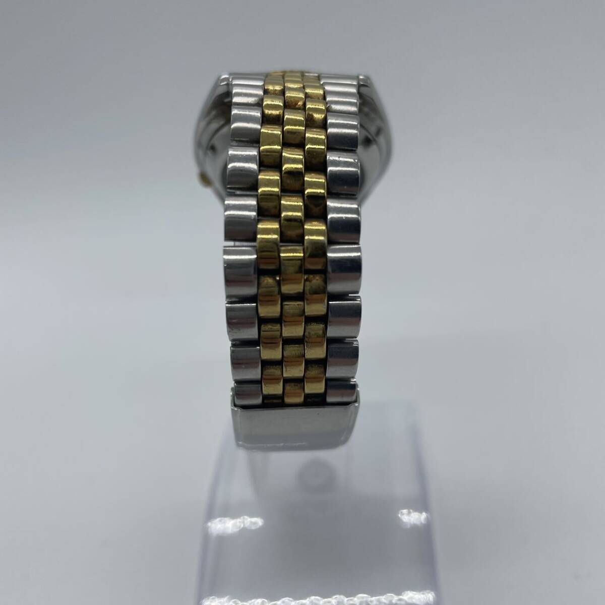 SEIKO セイコー5 腕時計 デイデイト 自動巻き 裏スケ 7S26-0500 稼働 ゴールドカラー 稼働品 ファイブ 3針 現状品 シルバー_画像3