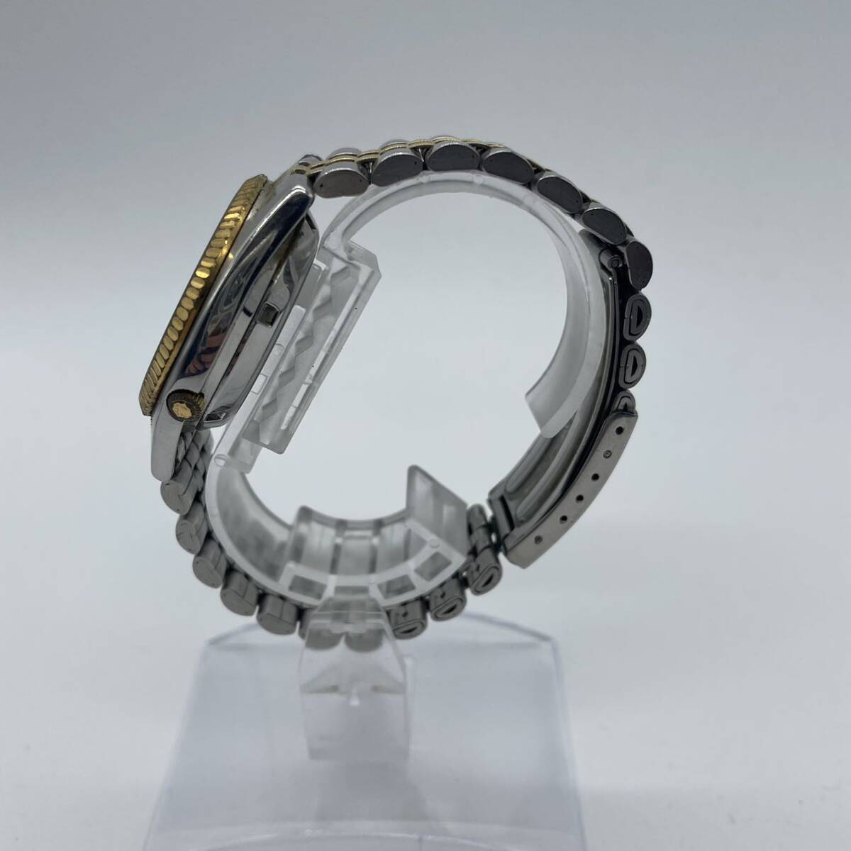 SEIKO セイコー5 腕時計 デイデイト 自動巻き 裏スケ 7S26-0500 稼働 ゴールドカラー 稼働品 ファイブ 3針 現状品 シルバー_画像2