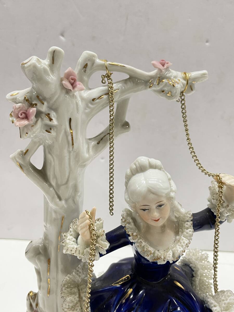 ★コレクター必見 ビンテージ 陶器人形 アンティーク ドール ブランコに乗った少女 西洋風 オブジェ 置き物 飾り コレクション M24_画像2