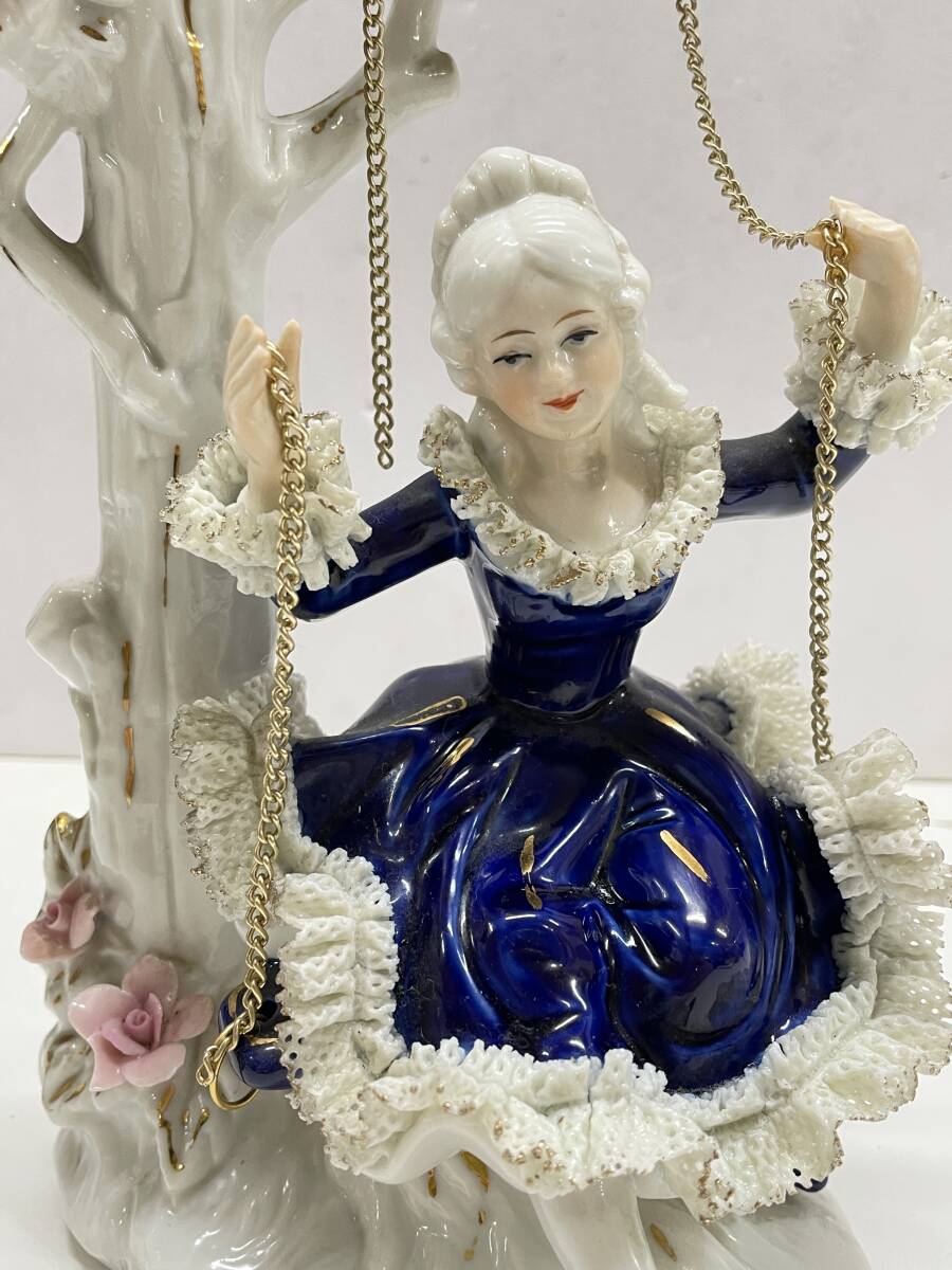 ★コレクター必見 ビンテージ 陶器人形 アンティーク ドール ブランコに乗った少女 西洋風 オブジェ 置き物 飾り コレクション M24_画像3