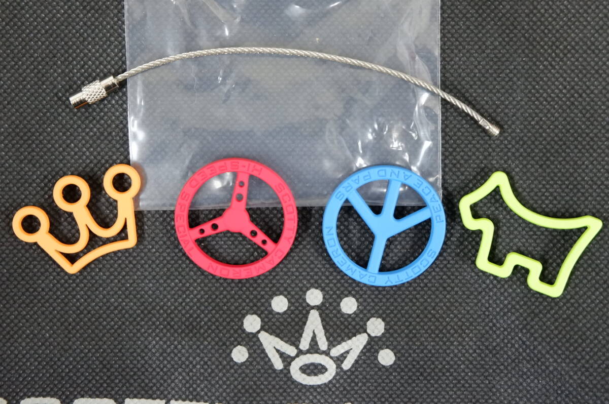 2024年 スコッティ・キャメロン Scotty Cameron - Mini Cameron Coins - Crown Dog Peace Wheel - Rubberized Metal - Set Of 4 新品の画像4