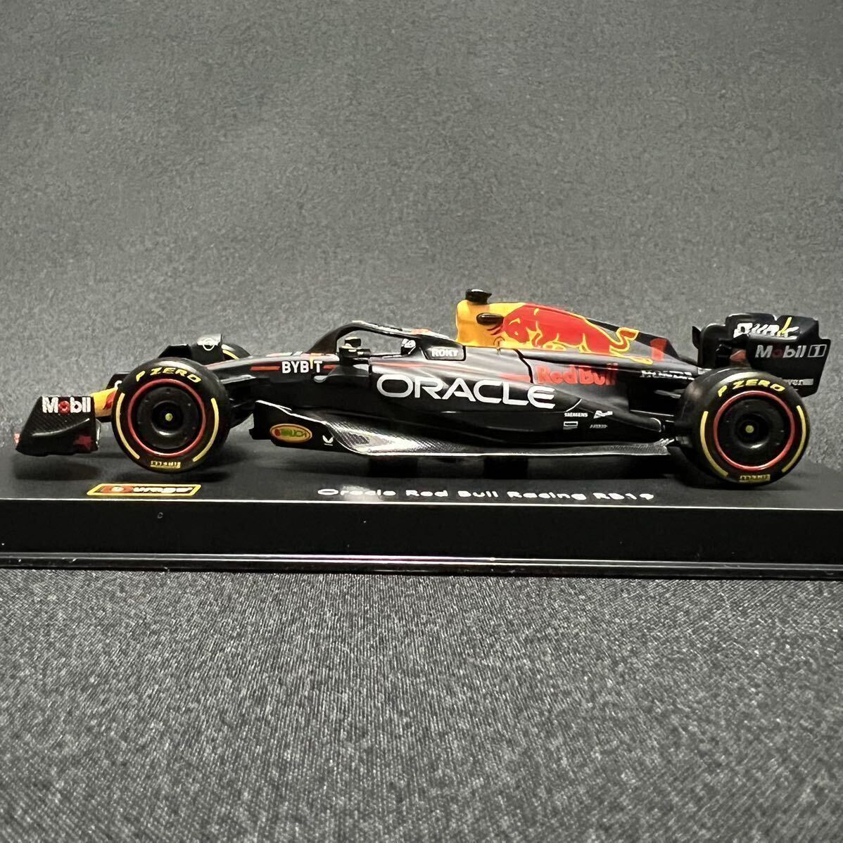 【 1 】ブラーゴ F1 1:43 2023年 レッドブル レーシング RB19 No.1 マックス・フェルスタッペン ドライバー & 専用ケース付_画像4