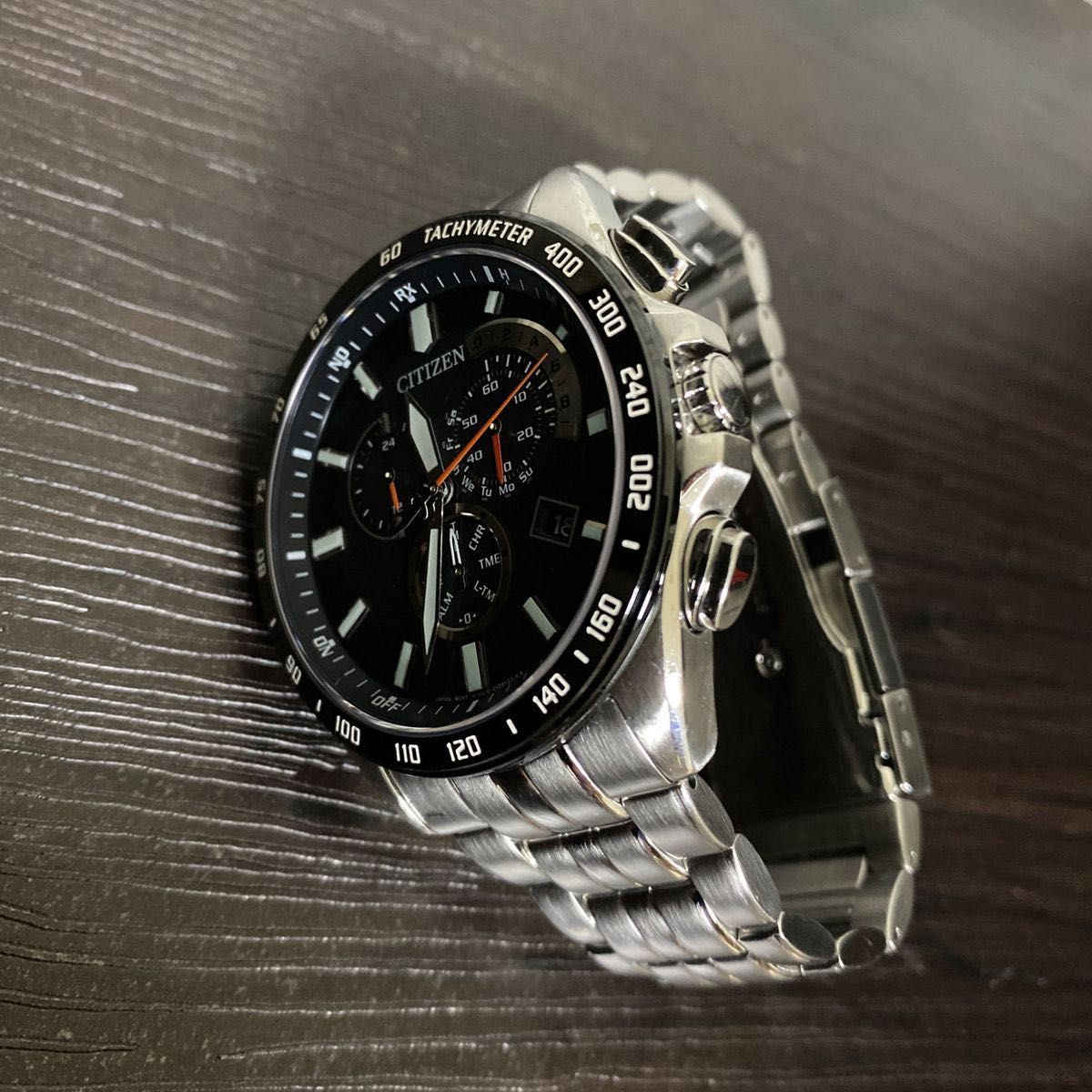 稼働品】CITIZEN/シチズン 電波ソーラー AT3004 黒文字盤 赤秒針 稼働品】CITIZEN/シチズン 電波ソーラー AT3004 黒文字盤 赤秒針