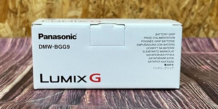 □未使用・未開封 Panasonic　LUMIX G バッテリーグリップ　DMW-BGG9□_画像1