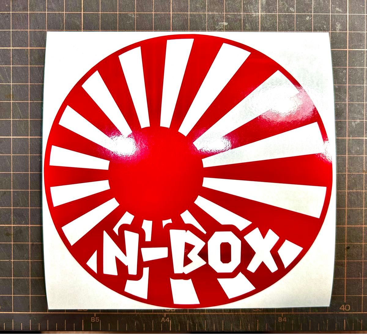 説明を読んで下さい。カッティングステッカー　N-BOX 給油口　赤色