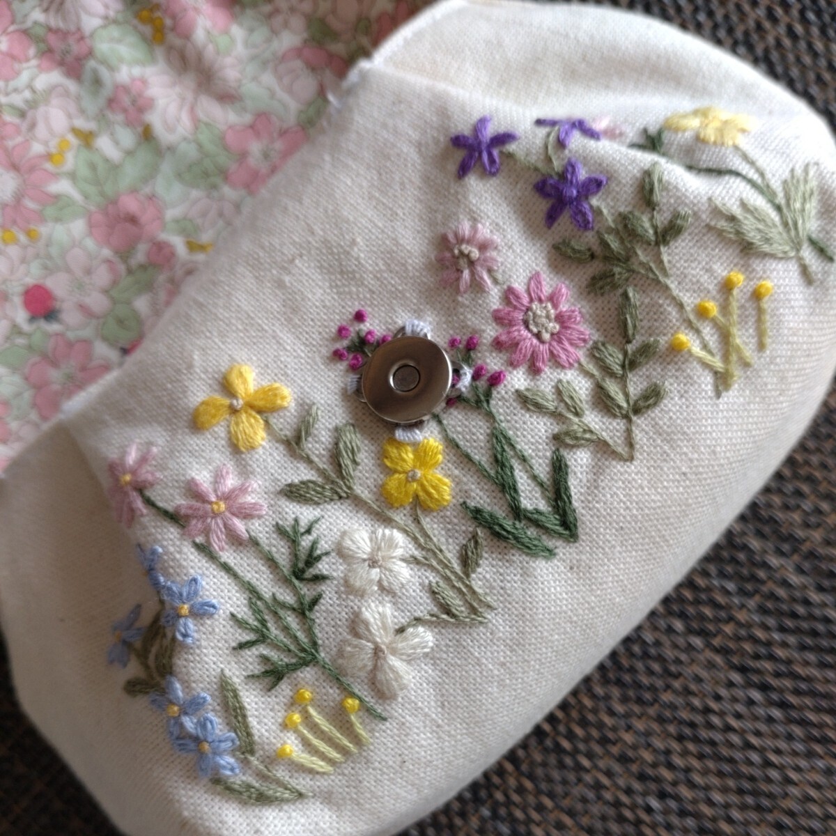 【ハンドメイド】手刺繍 ぷっくりミニポーチの画像6