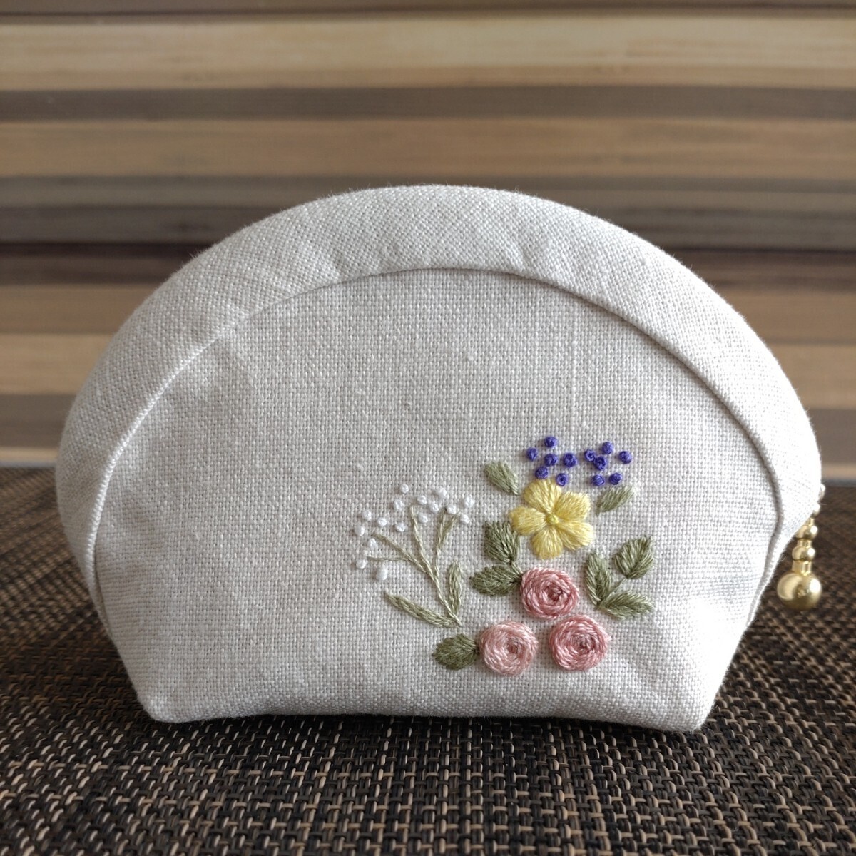 【ハンドメイド】手刺繍 コインケース ミニファスナーポーチ の画像3