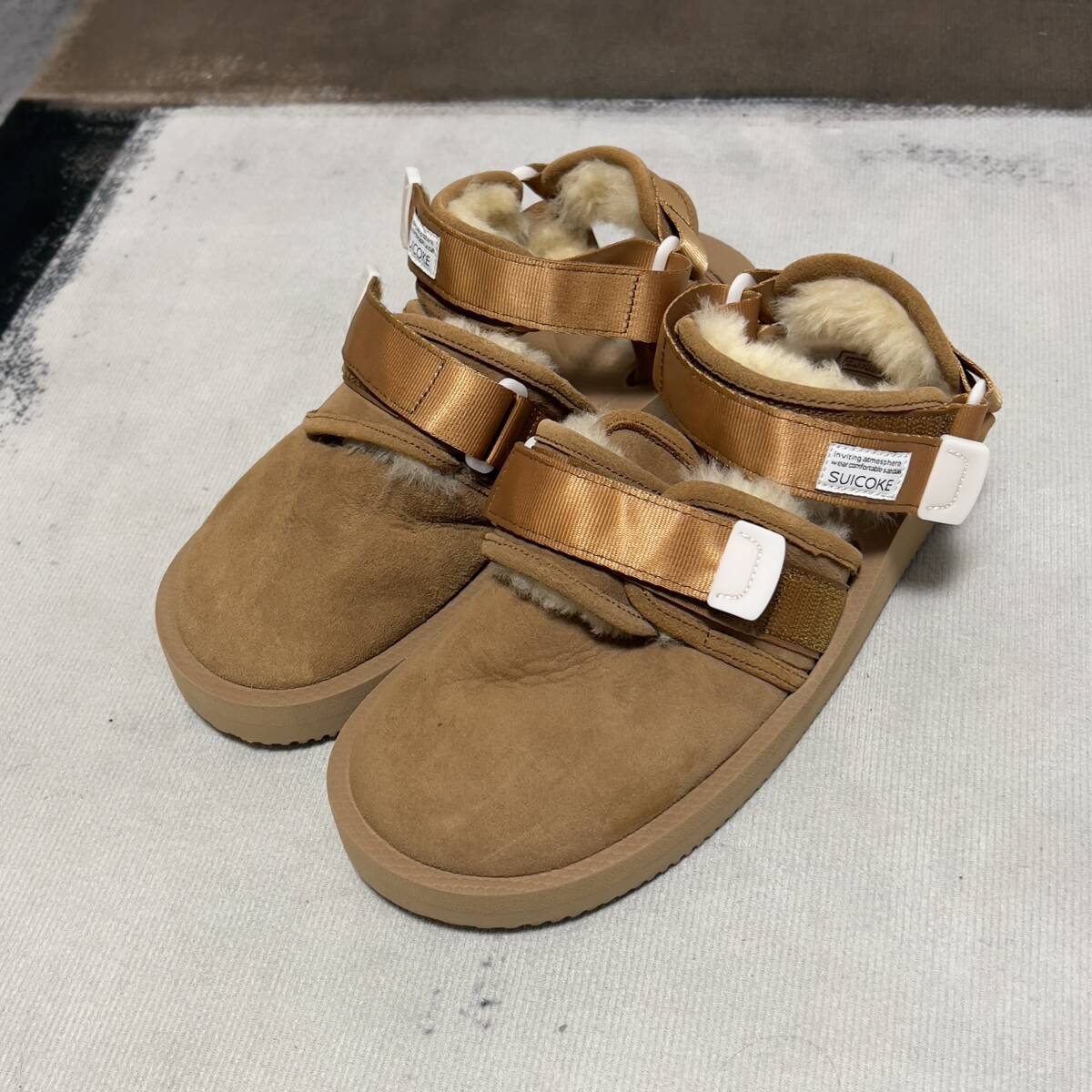 新品同様品◆SUICOKE スコック × BEAMS ビームス ムートン サンダル 限定カラー 26cm キャメル ライトブラウン シューズ ビブラム