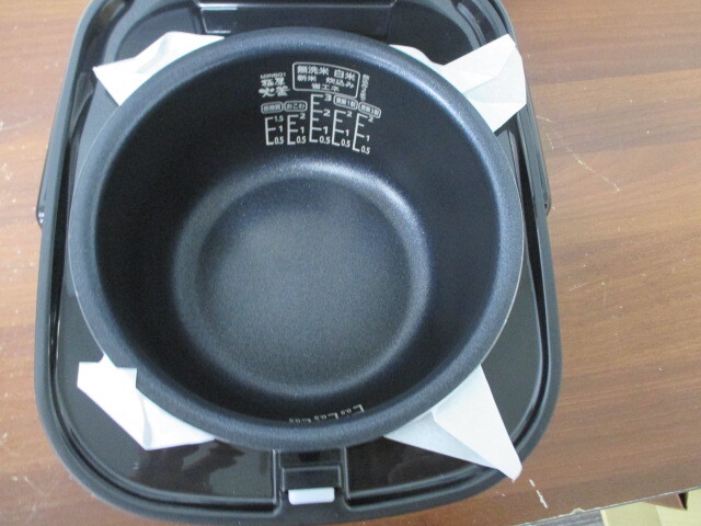 未使用 アイリスオーヤマ RC-ME30-B マイコン式 炊飯器 3合炊き 米屋の旨み 極厚火釜 2022年製 激安1円スタートの画像7