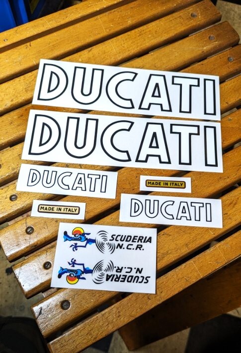 ☆旧ロゴ4種7枚☆DUCATI☆900SS/750SS 旧ロゴ2枚＋ITALY2種2枚/小DUCATI2枚/ITALY2種2枚/NCR1枚 ベベルイモラタンク MHR改900SSにもの画像2