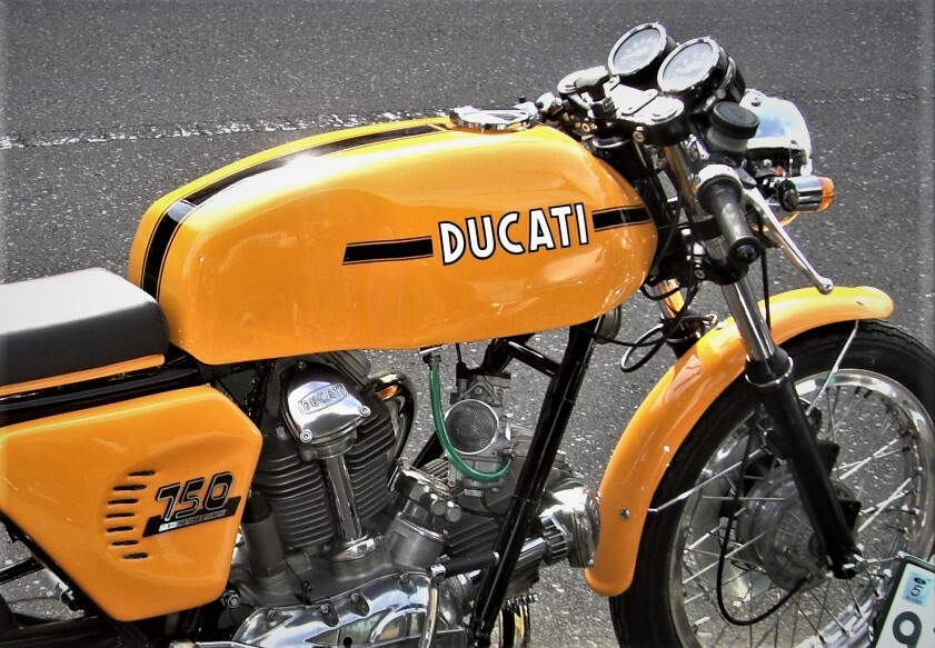 ☆DUCATI☆900SS/750SS 旧ロゴ2枚＋ITALY1枚(3枚)お安く⇒5,800円ベベルイモラタンク MHR改900SSにも_画像6