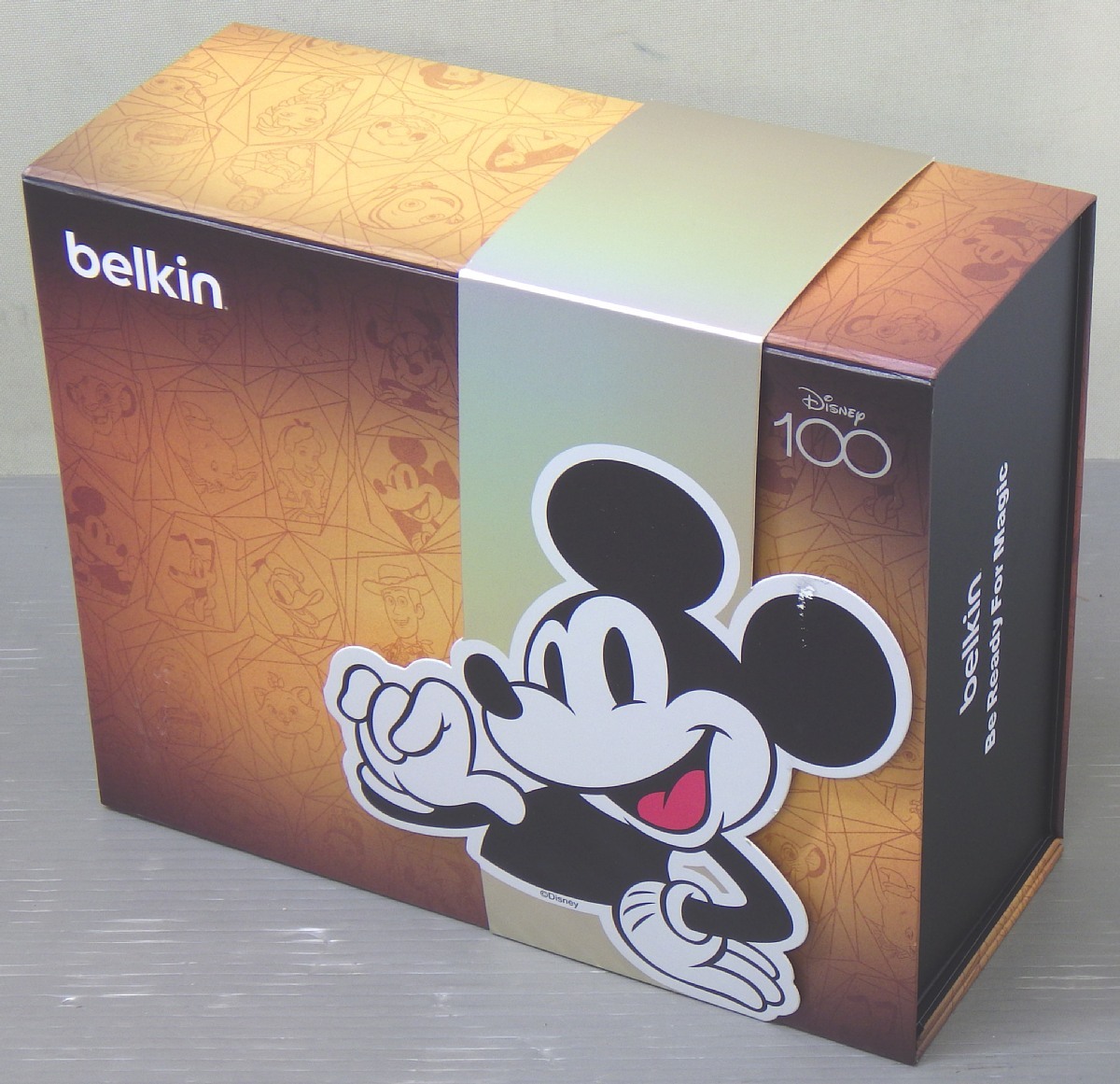 新品未開封 Belkin ベルキン ディズニー 創立100年限定モデル iPhone向け モバイルアクセサリー ギフトボックス バッテリー 充電器 Disneyの画像1