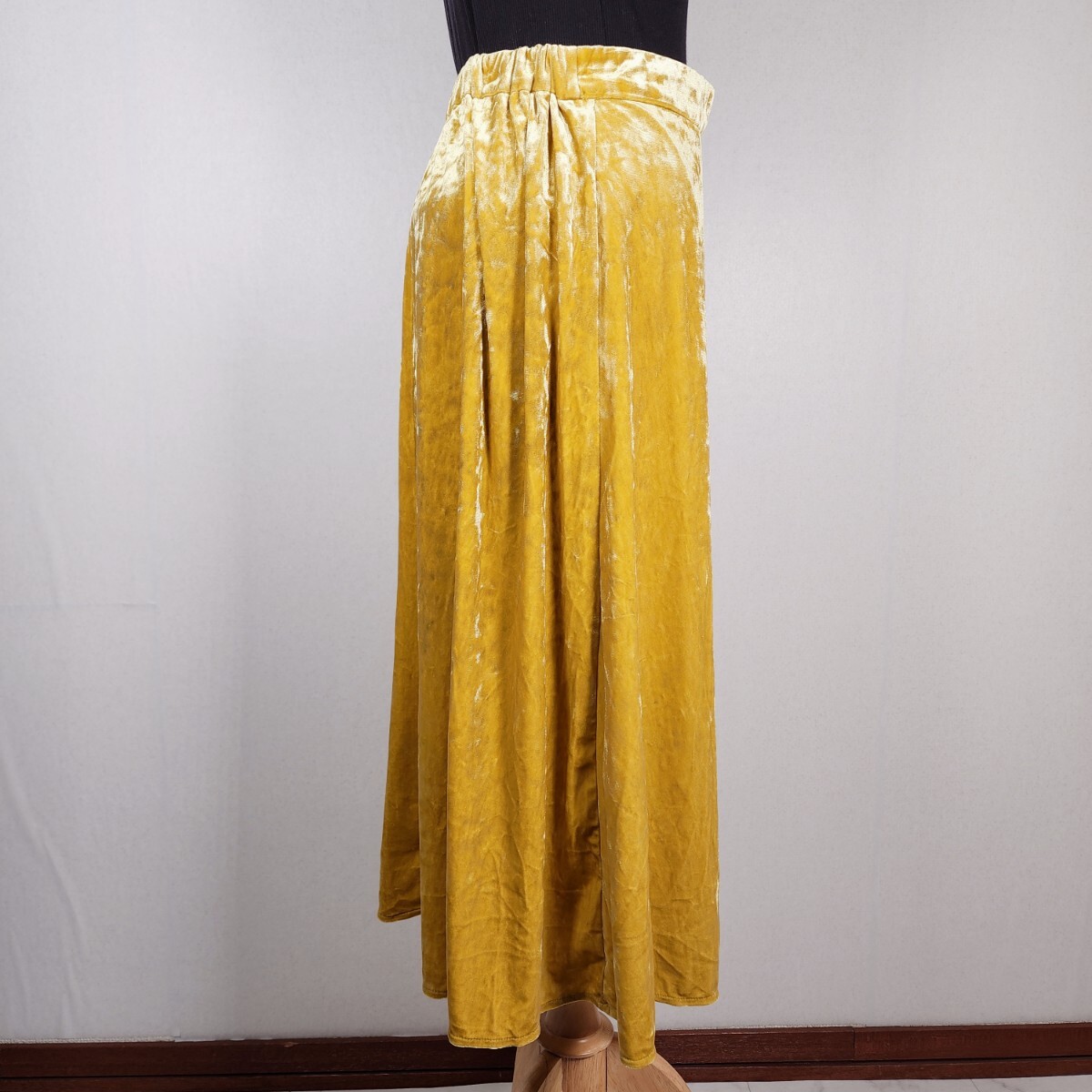 Y5 美品 GU ジーユー レディース クラッシュベロア フレアミディスカート ロング 人気 L イエロー（黄） からし色 ウエストゴム