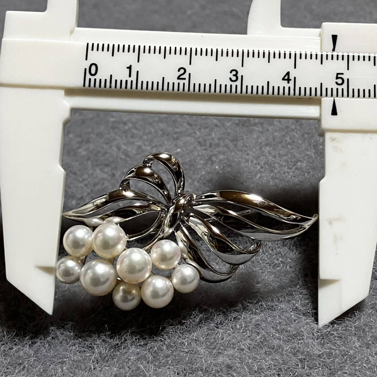 m】美品 ミキモト MIKIMOTO アコヤ真珠 9粒 ブローチ シルバー m】美品 ミキモト MIKIMOTO アコヤ真珠 9粒 ブローチ シルバー