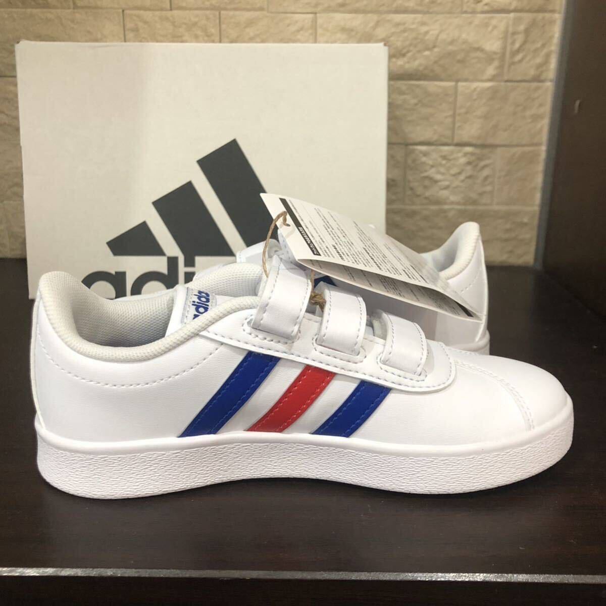 新品未使用タグ付き　アディダス　adidas スニーカー　19cm_画像3