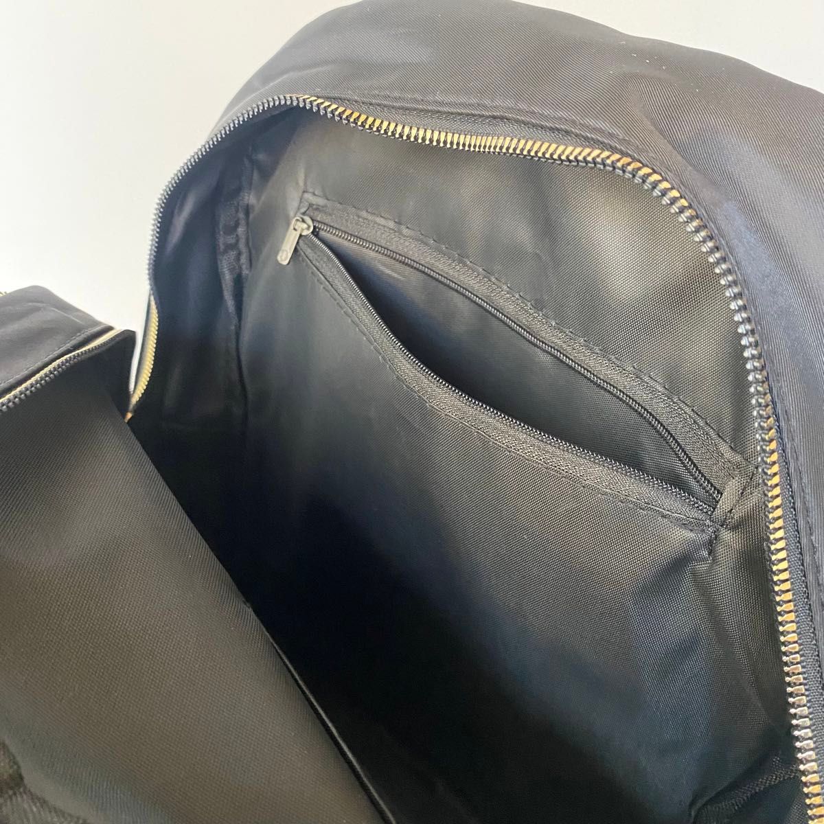リュック　バックパック　レディースバッグ　リュックサック　ブラックバッグ　黒鞄