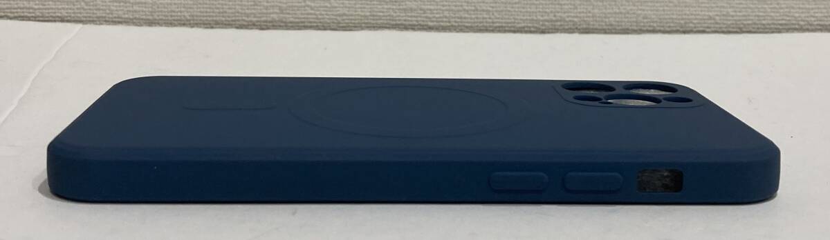 iPhone 12 Pro ケース MagSafe対応 耐衝撃 シリコン 薄型 軽量 グネット搭載 マット感 指紋防止ストラップホール付き （ブルー）