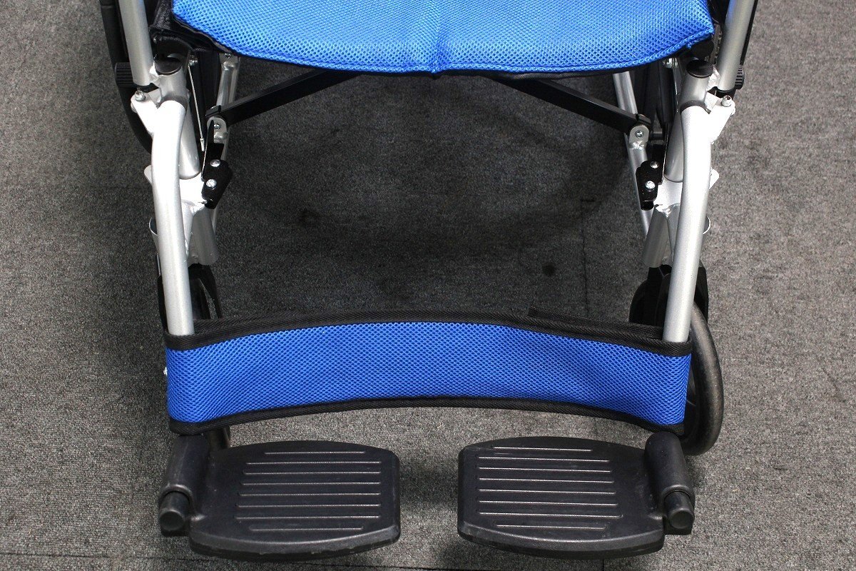 NICE WAY 8 ナイスウェイ 自走式車椅子 車いす オーシャンブルー 介助ブレーキ付き 折り畳み式 ノーパンクタイヤ 4-E090Z/1/240の画像7
