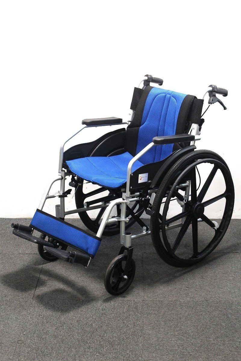 NICE WAY 8 ナイスウェイ 自走式車椅子 車いす オーシャンブルー 介助ブレーキ付き 折り畳み式 ノーパンクタイヤ 4-E090Z/1/240の画像1