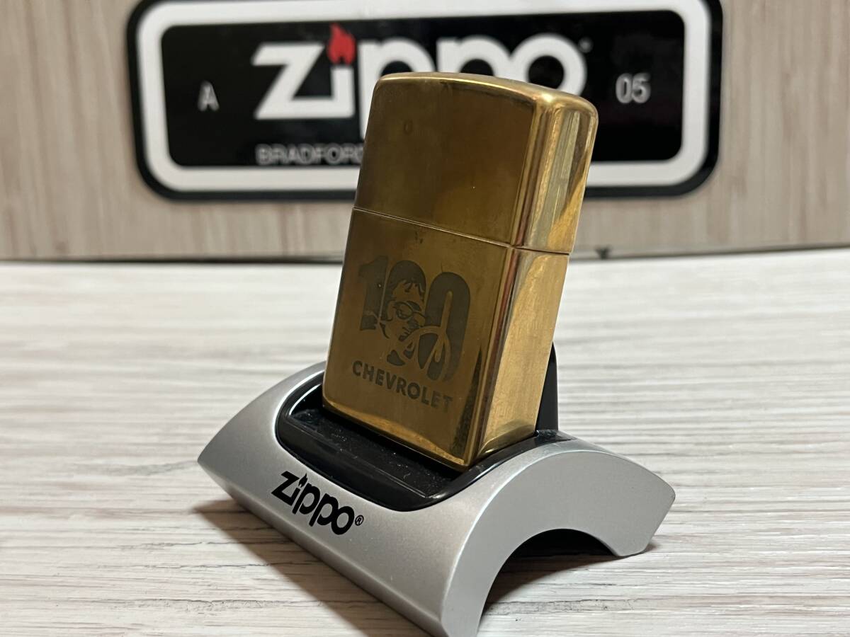 大量出品中!!【希少】未使用 2011年製 Zippo '100th CHEVROLET' 90's 真鍮製 SPLID BRASS シボレー 100周年記念 ジッポー 喫煙具 ライターの画像4