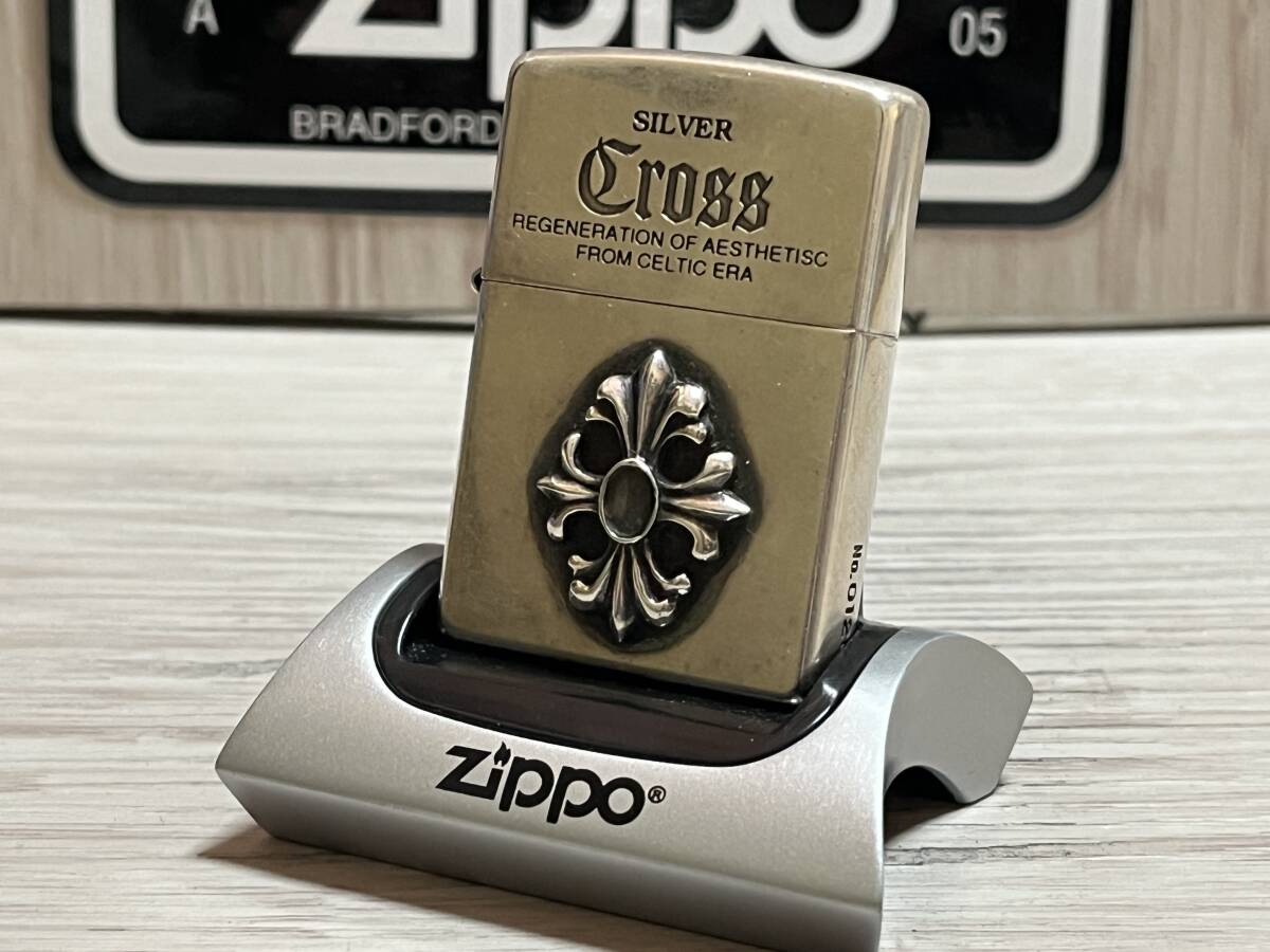 大量出品中!!【希少】2005年製 Zippo 'SILVER CROSS' 限定 シルバー 925 クロス 銀 メタル貼り シリアル付き ジッポー 喫煙具 ライター_画像1