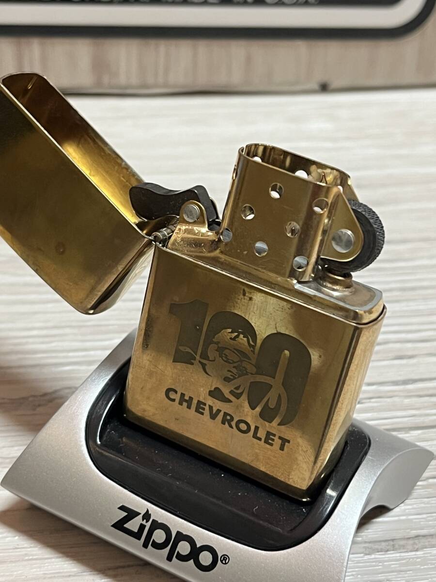 大量出品中!!【希少】未使用 2011年製 Zippo '100th CHEVROLET' 90's 真鍮製 SPLID BRASS シボレー 100周年記念 ジッポー 喫煙具 ライターの画像8